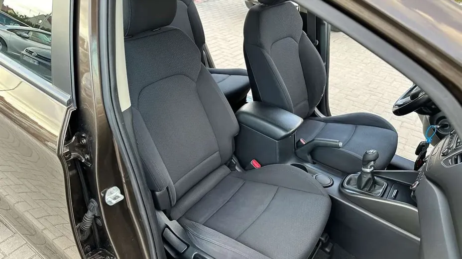 KIA Carens -