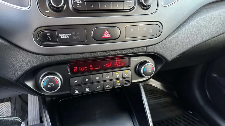 KIA Carens -