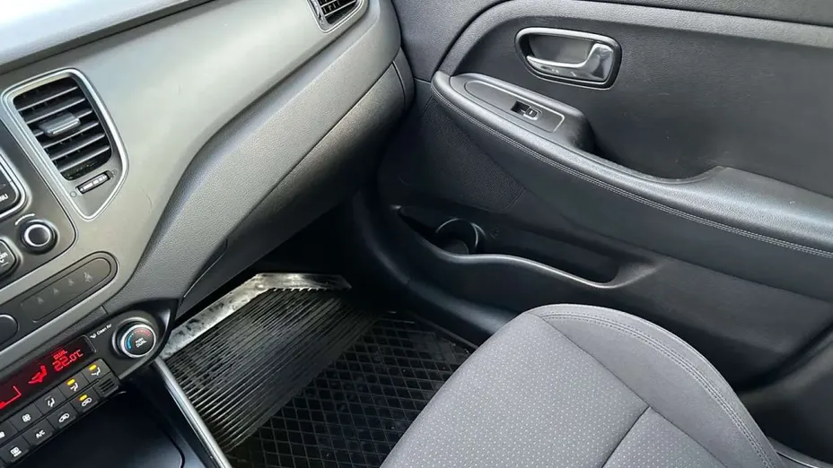 KIA Carens -