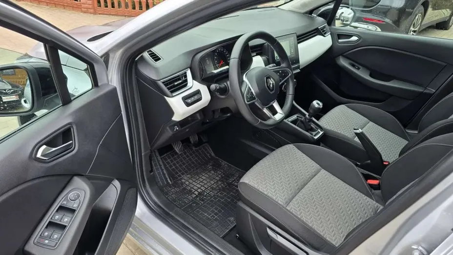 RENAULT Clio -