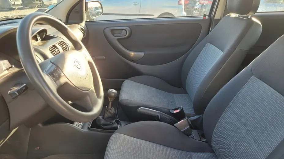 OPEL Corsa -