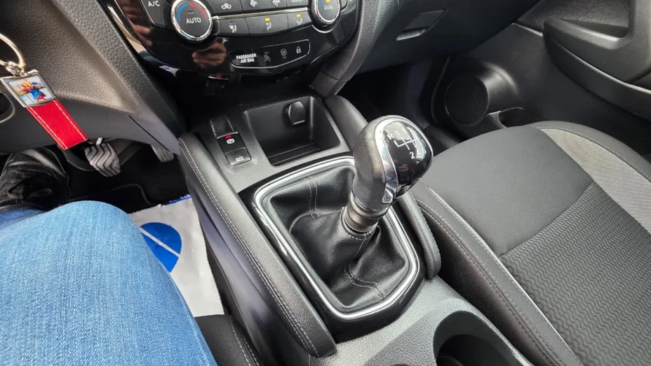 NISSAN Qashqai -