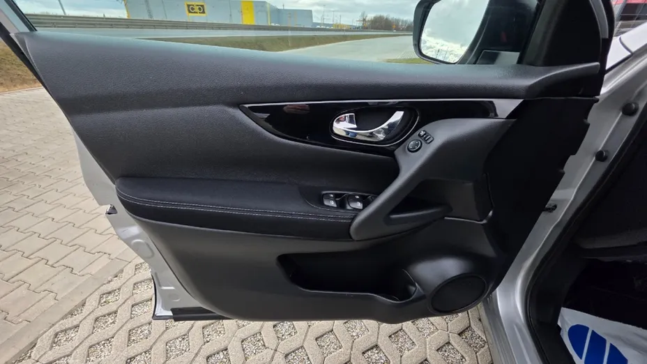 NISSAN Qashqai -