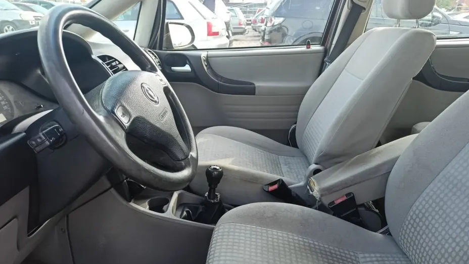 OPEL Zafira -