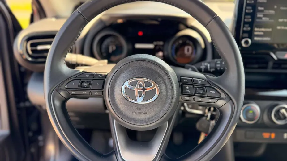 TOYOTA Yaris Cross -