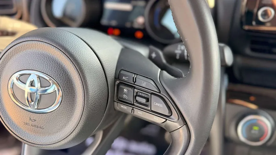 TOYOTA Yaris Cross -