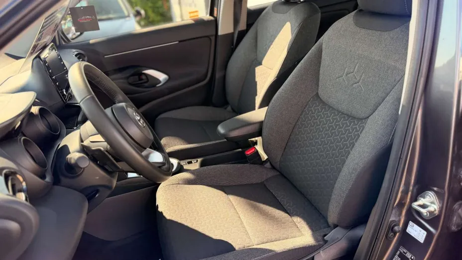 TOYOTA Yaris Cross -