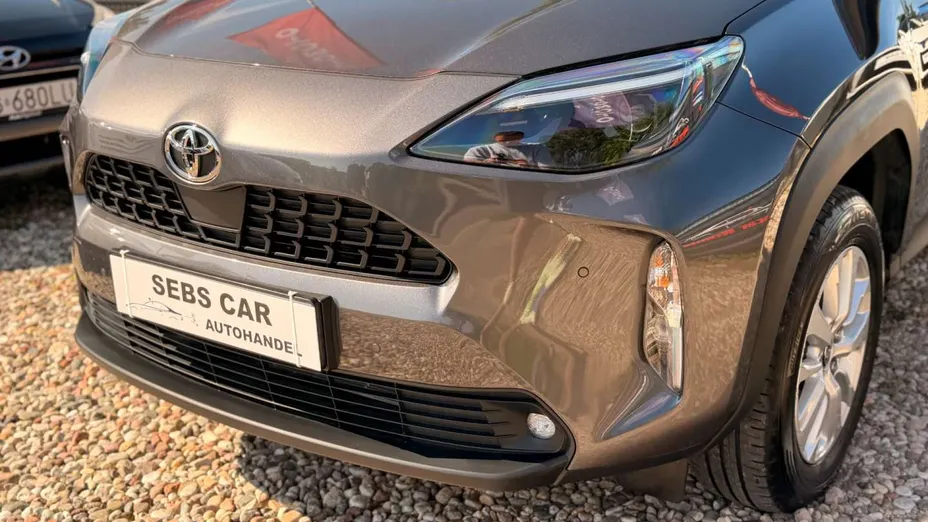 TOYOTA Yaris Cross -