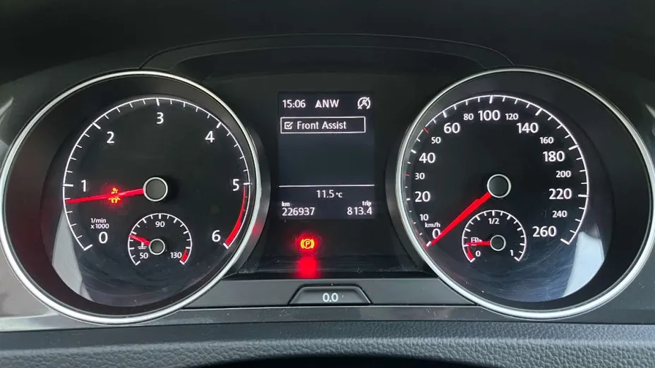 VOLKSWAGEN Golf -