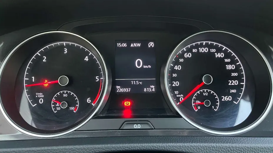 VOLKSWAGEN Golf -