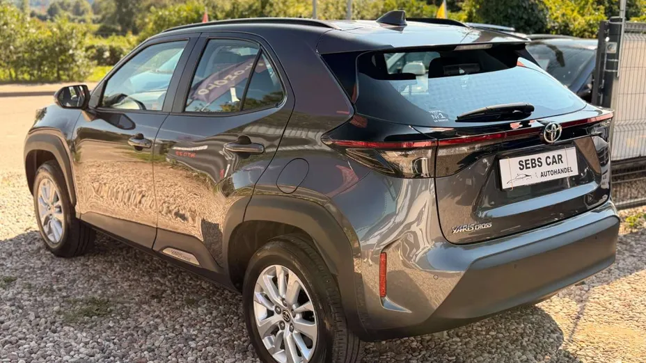 TOYOTA Yaris Cross -