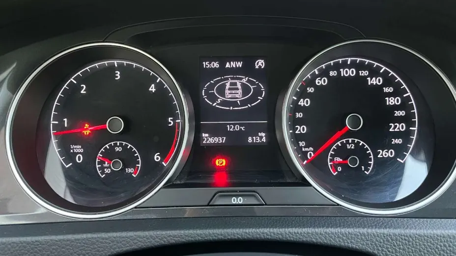 VOLKSWAGEN Golf -