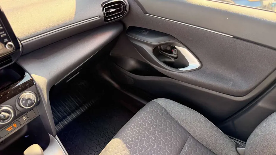 TOYOTA Yaris Cross -