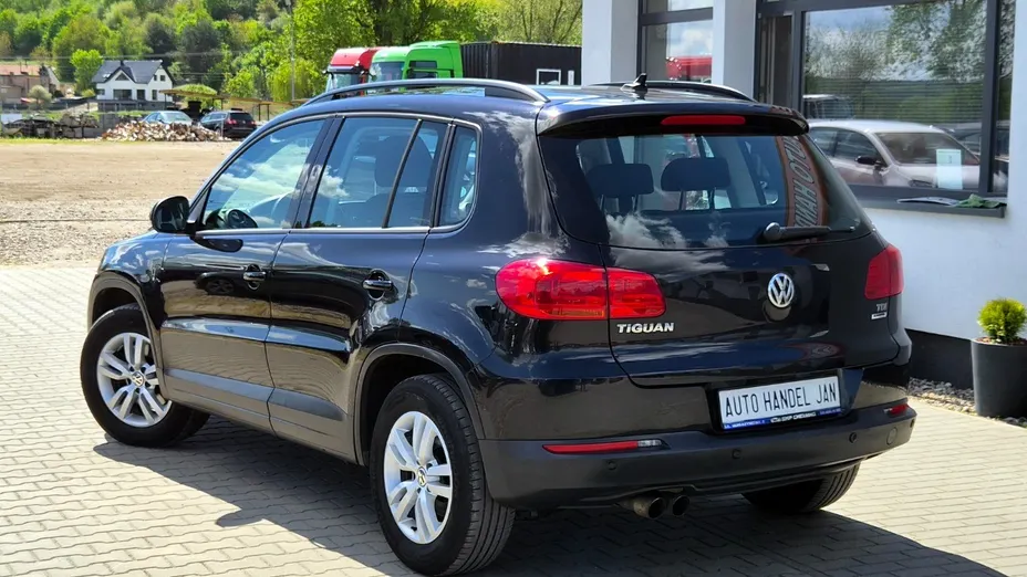 VOLKSWAGEN Tiguan -