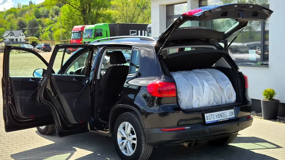 VOLKSWAGEN Tiguan -