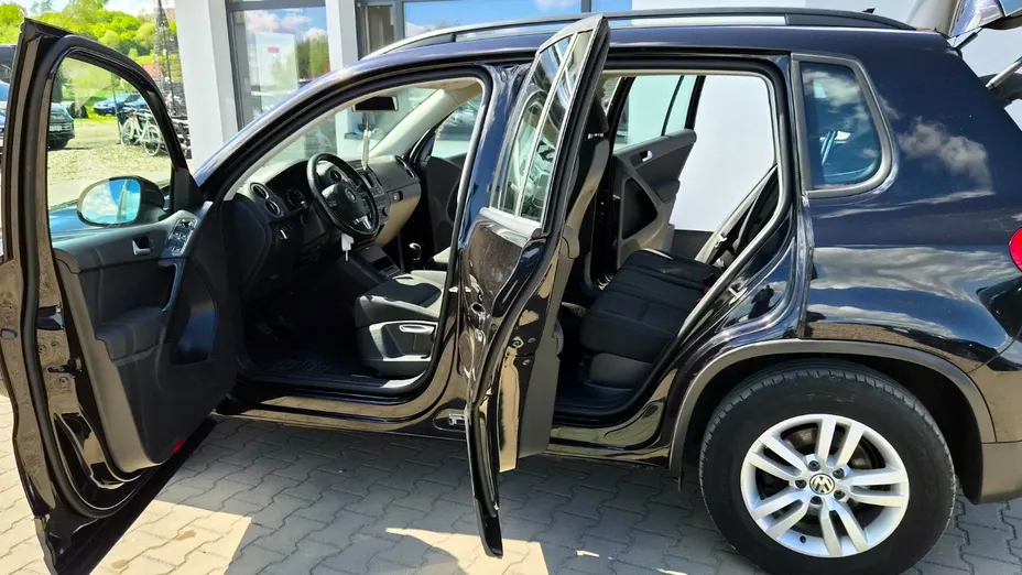 VOLKSWAGEN Tiguan -