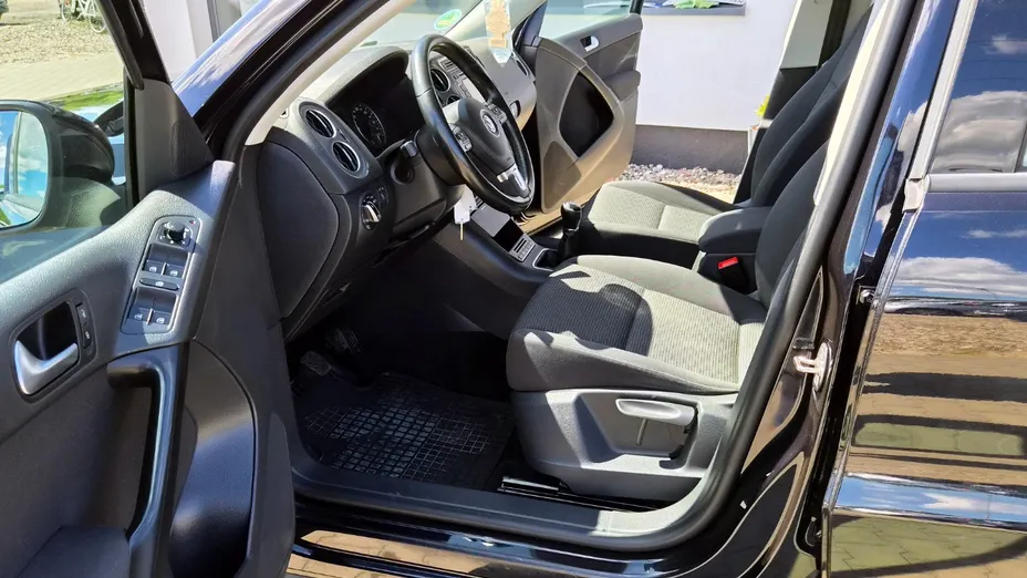 VOLKSWAGEN Tiguan -