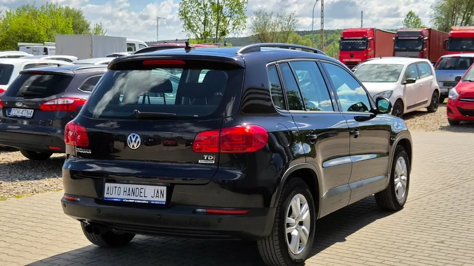 VOLKSWAGEN Tiguan -