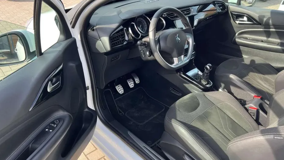 CITROEN DS3 -