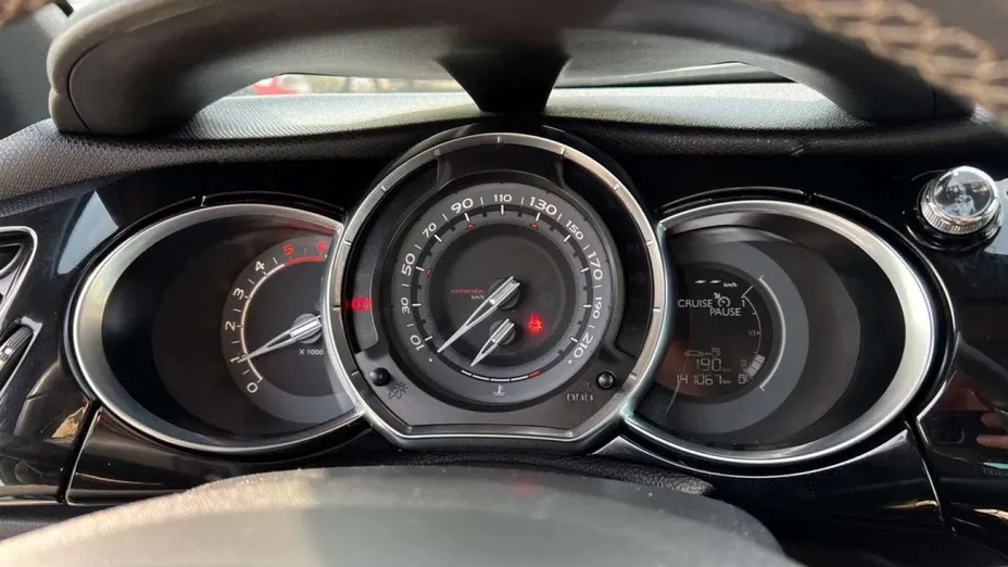 CITROEN DS3 -