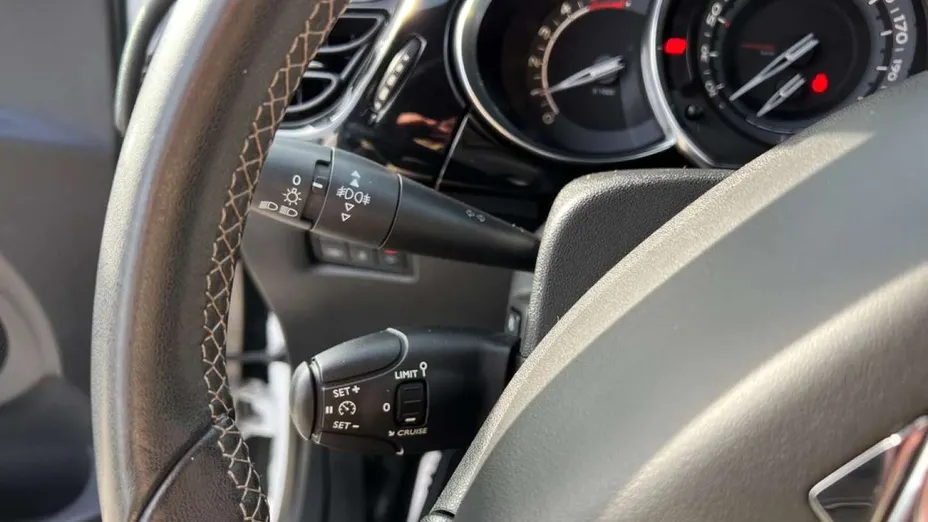 CITROEN DS3 -