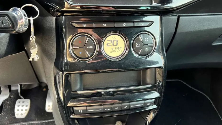 CITROEN DS3 -