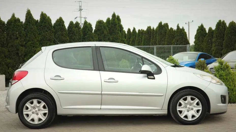 PEUGEOT 207 -