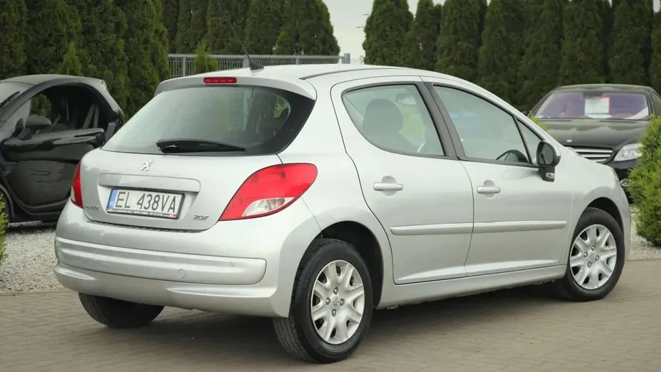 PEUGEOT 207 -