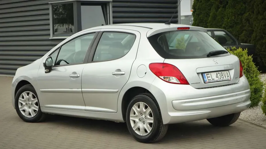 PEUGEOT 207 -