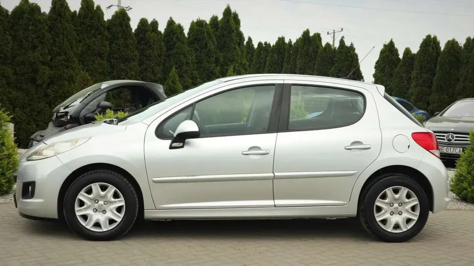 PEUGEOT 207 -