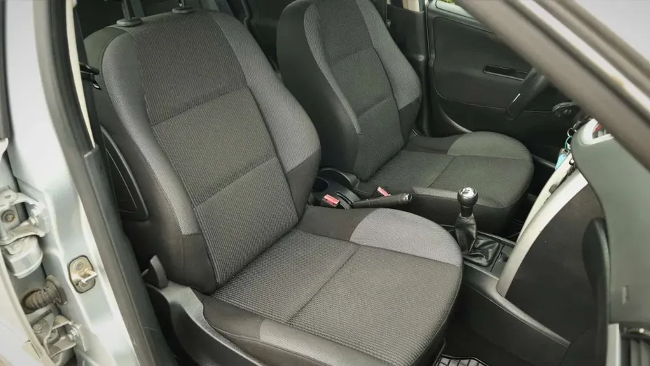 PEUGEOT 207 -