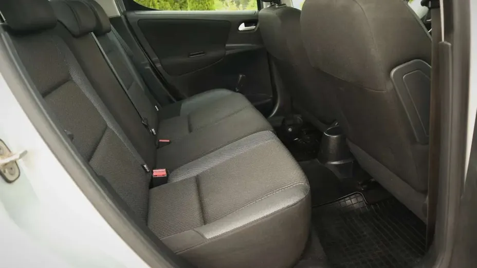 PEUGEOT 207 -