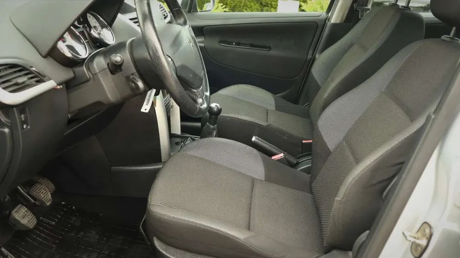 PEUGEOT 207 -