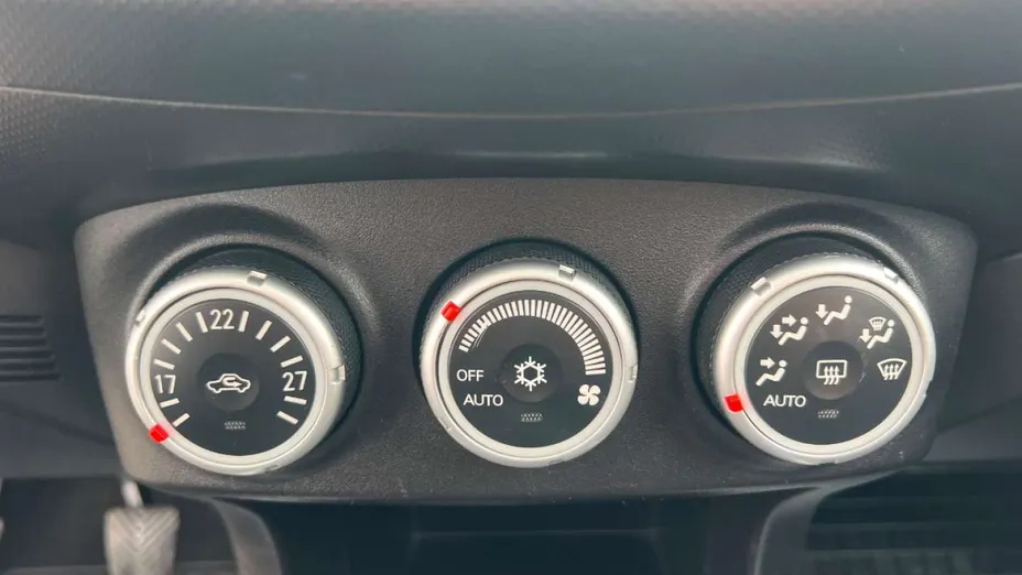 MITSUBISHI Outlander -