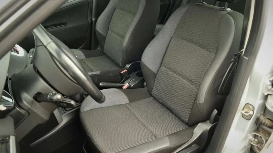 PEUGEOT 207 -