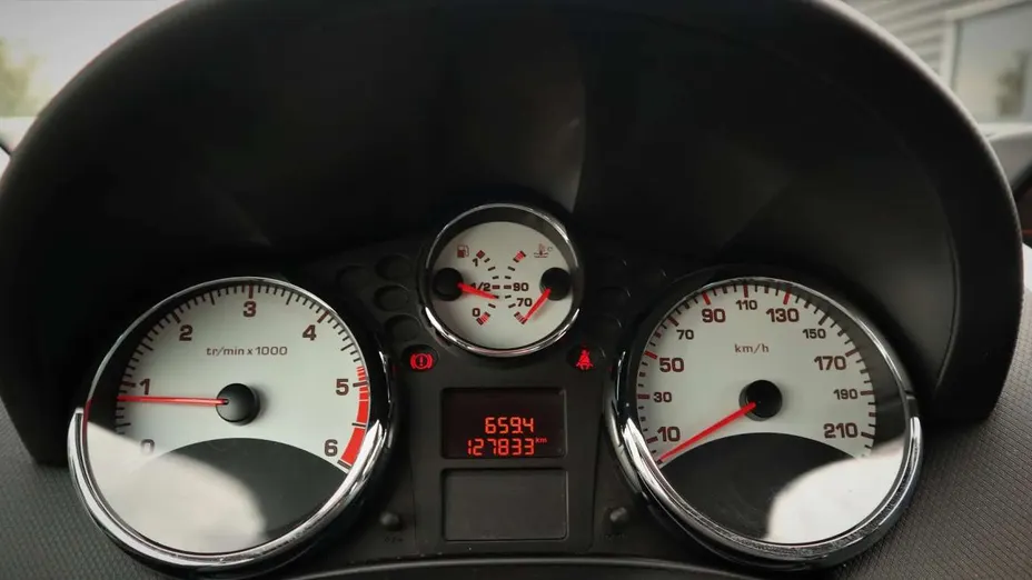 PEUGEOT 207 -