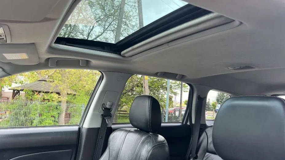 MITSUBISHI Outlander -