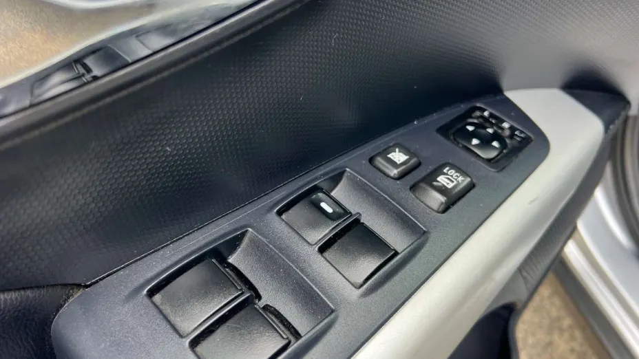 MITSUBISHI Outlander -