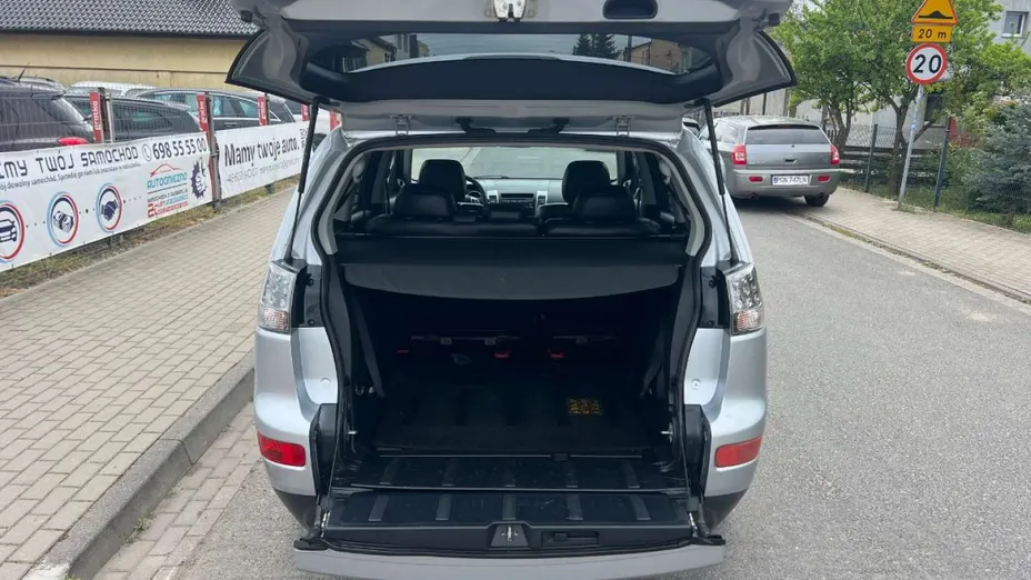 MITSUBISHI Outlander -