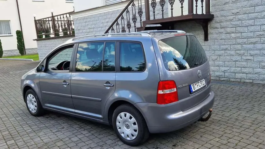 VOLKSWAGEN Touran -