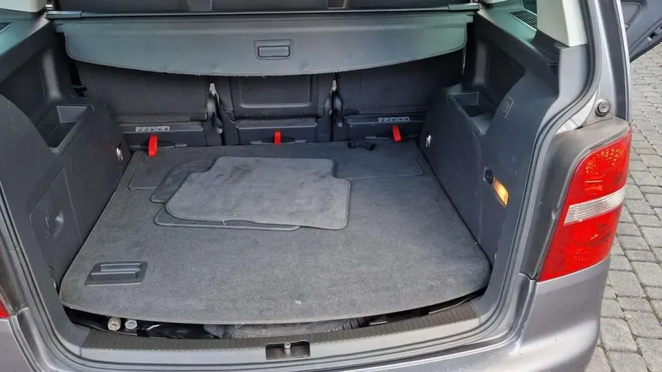 VOLKSWAGEN Touran -