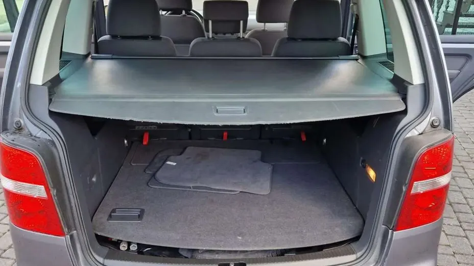 VOLKSWAGEN Touran -