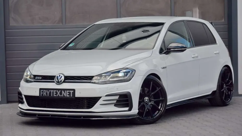 VOLKSWAGEN Golf -