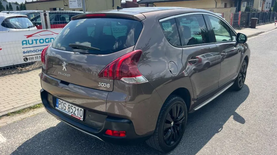 PEUGEOT 3008 -