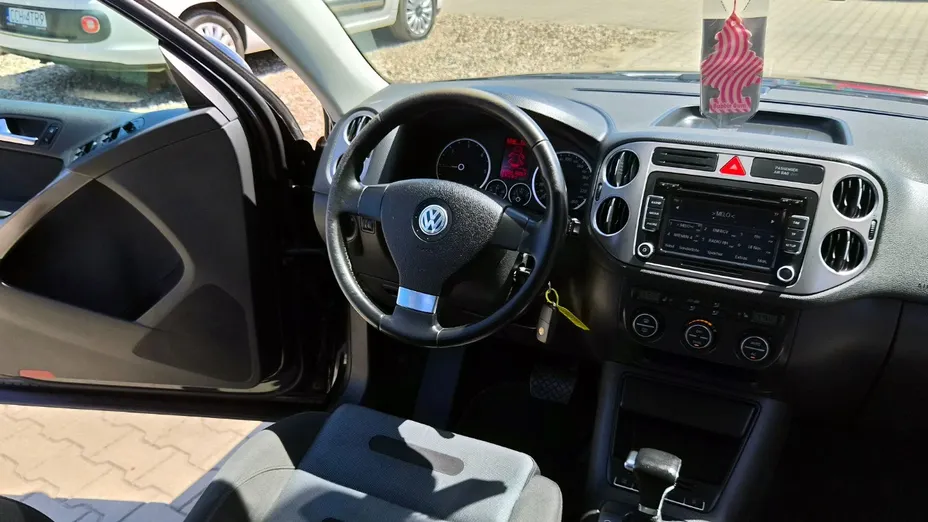 VOLKSWAGEN Tiguan -