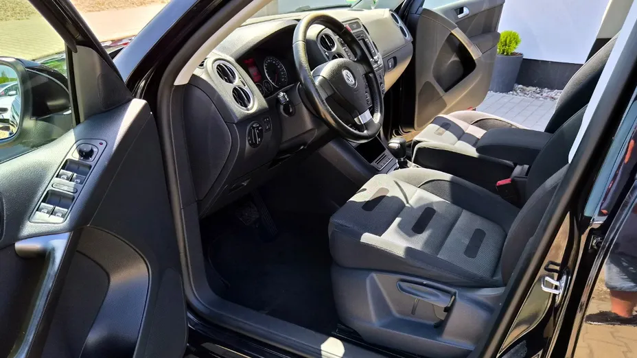 VOLKSWAGEN Tiguan -