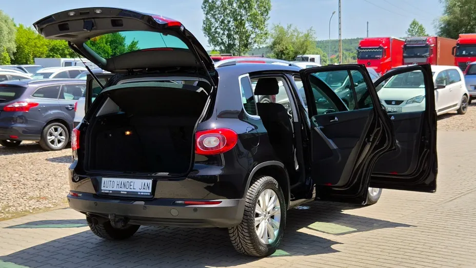 VOLKSWAGEN Tiguan -