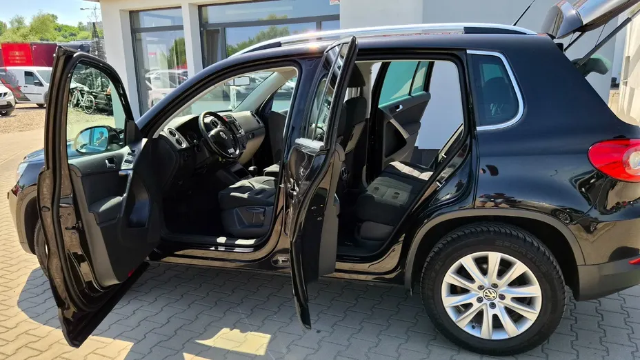 VOLKSWAGEN Tiguan -