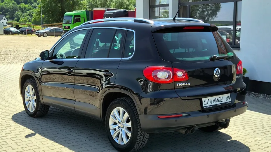 VOLKSWAGEN Tiguan -