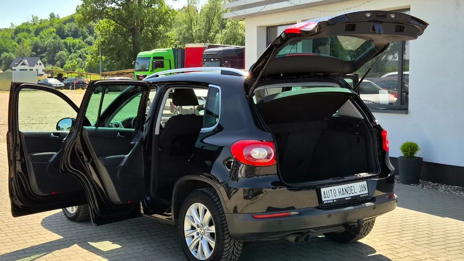 VOLKSWAGEN Tiguan -